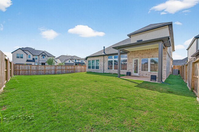 Building Photo - 7727 Pleasant Crst Dr