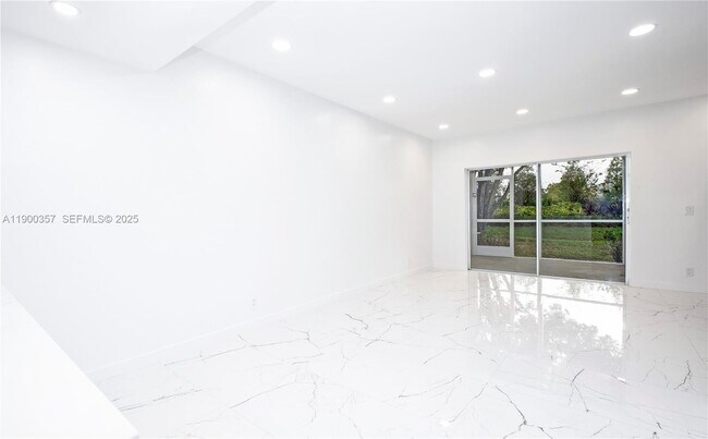 Building Photo - 16697 Hemingway Dr