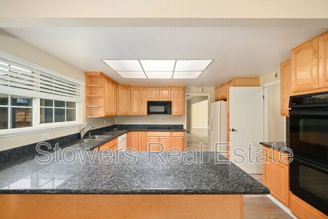 Building Photo - 1090 Livorna Rd