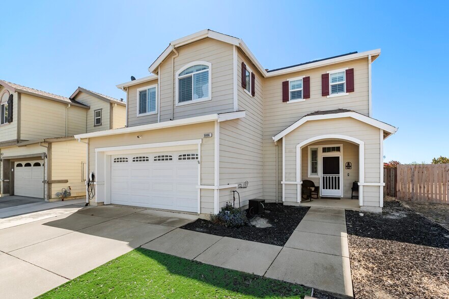 Front of House - 5006 Rowe Dr