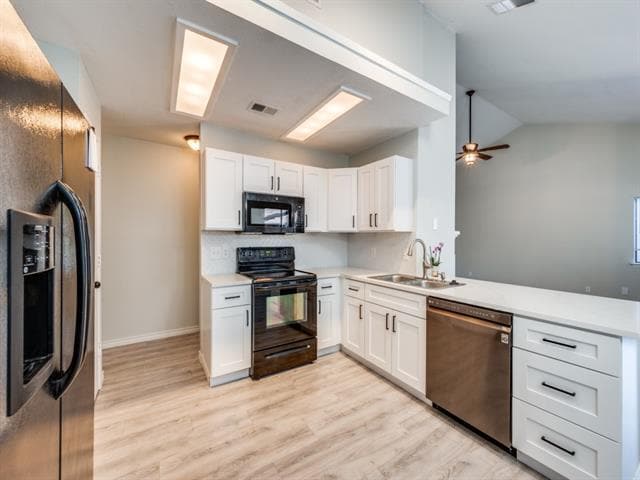 Building Photo - 3220 Cliffview Dr
