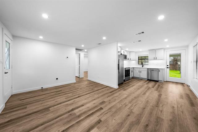 Building Photo - 305 E Kirby Ave