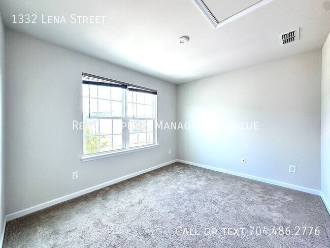 Building Photo - 1332 Lena St