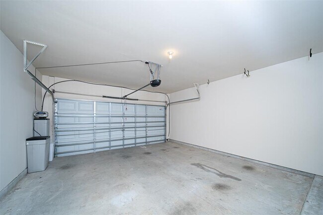 Building Photo - 2146 Waterford Park St