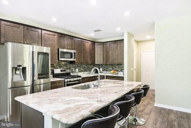 Building Photo - 206 Shields Ct