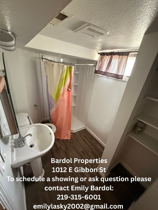 Building Photo - 1012 E Gibbon St