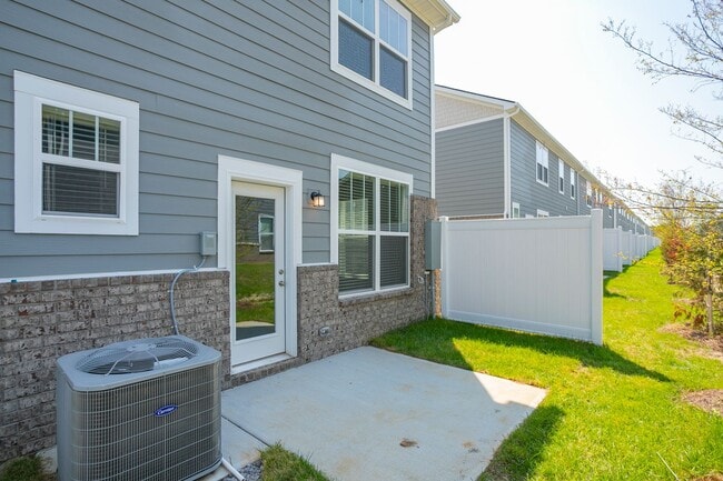 Building Photo - 1763 Frodo Wy