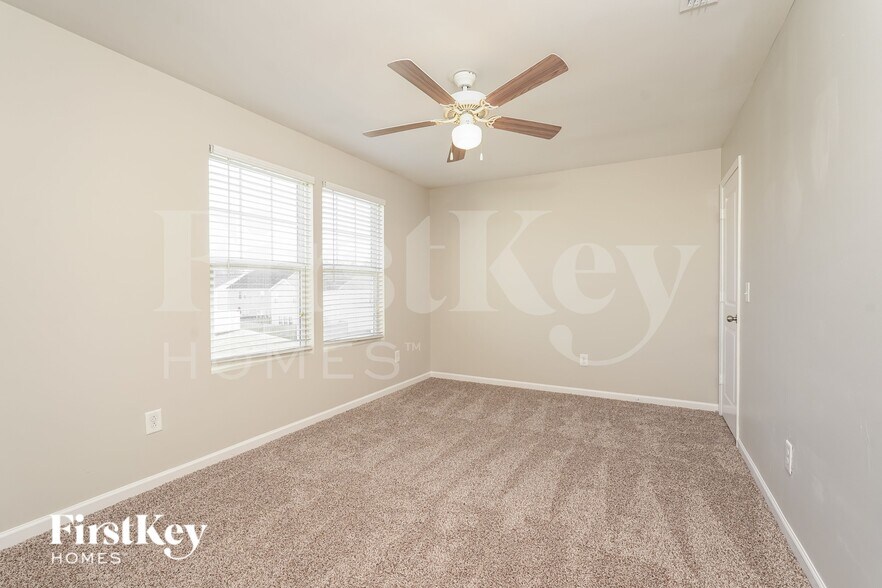 Building Photo - 409 Soaring St