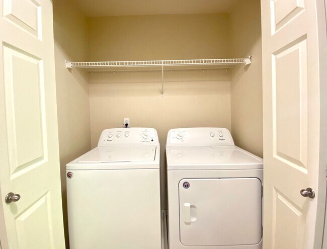 Building Photo - Neat and Tidy 3 BR, 2.5 BA Home Located Near Progress Ridge Townsquare - Coming soon!