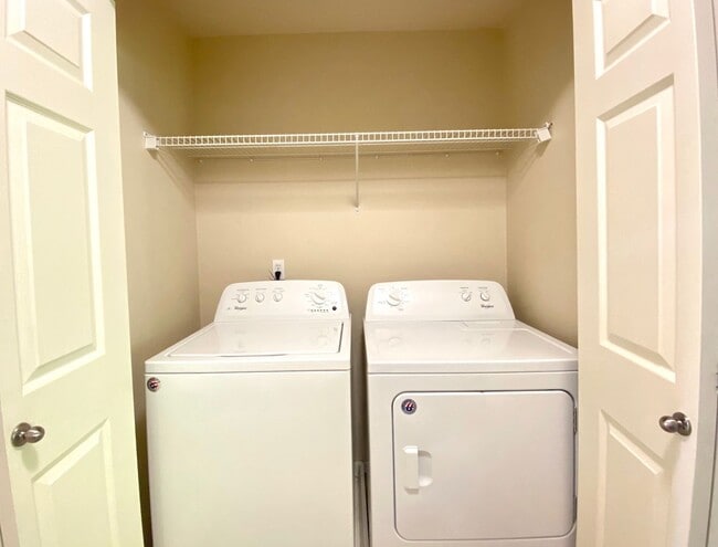 Building Photo - Stylish 3BR near Progress Ridge – Includes $500 Monthly Credit