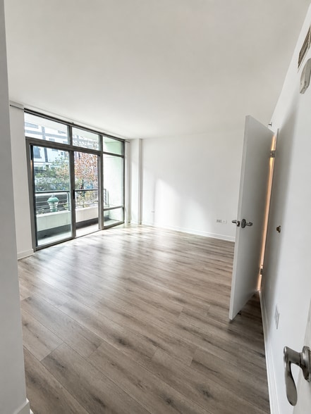 Master Bedroom - 425 W Beech St