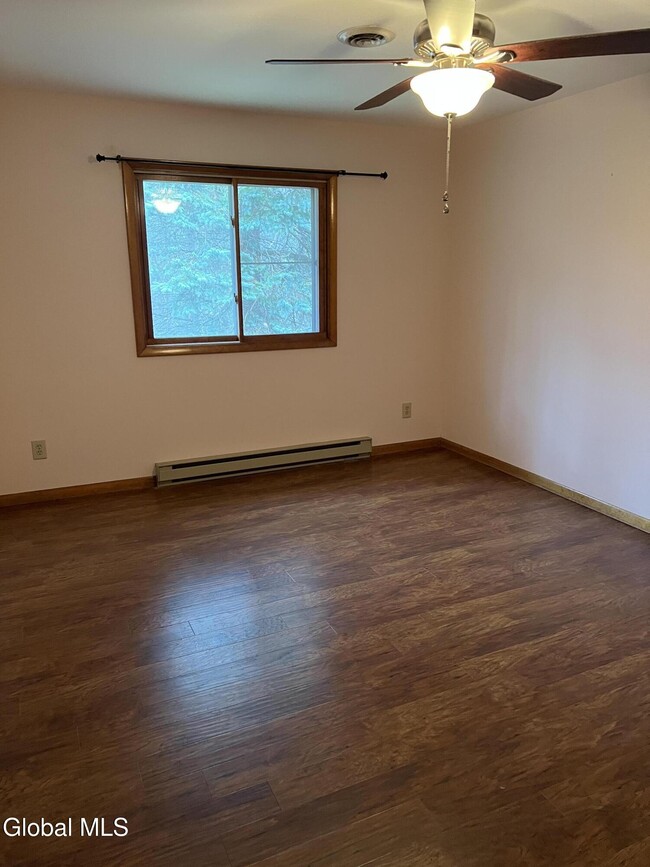 Building Photo - 43 Green Meadow Dr