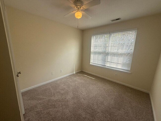 Building Photo - 3 bedroom 2.5 bathroom Fieldstone Townhouse in Fort Mill!