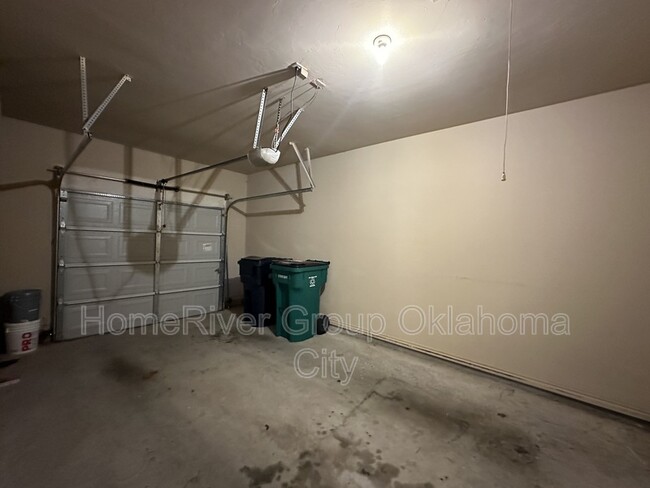Building Photo - 922 SW 92nd St