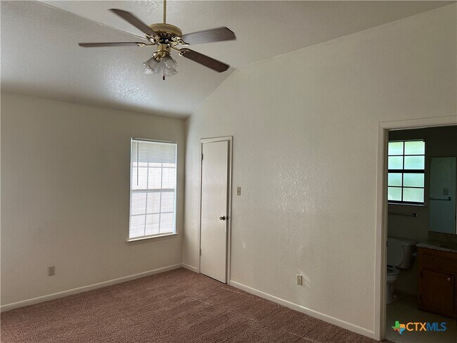 Building Photo - 3603 Amanda Dr