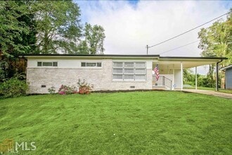 Building Photo - 22 Willow Dr