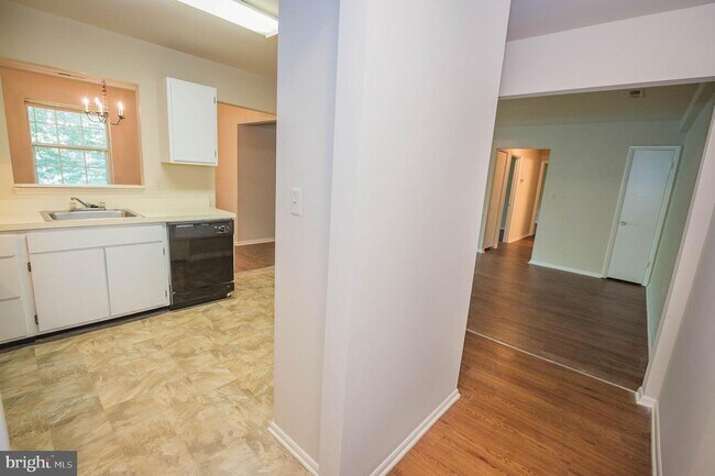 Building Photo - 803 College Ln
