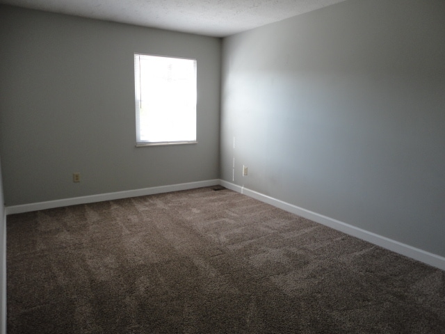 Large second bedroom upstairs - 7960 Bobtail Ct