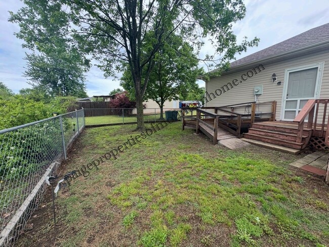 Building Photo - Bright & Spacious 3 Bed / 2 Bath Home in Town!