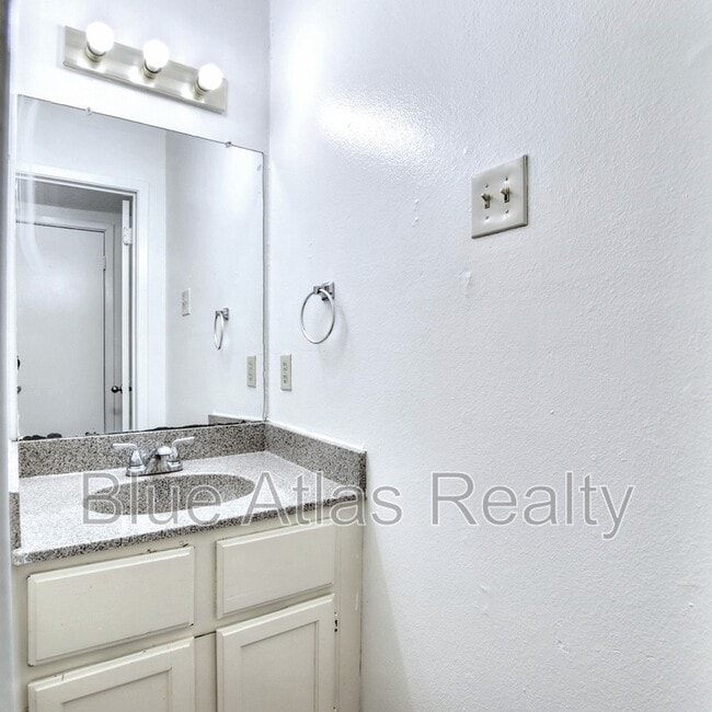 Building Photo - 2718 Wimbledon Ct