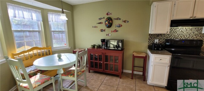 Building Photo - 8 Wyckfield Ct