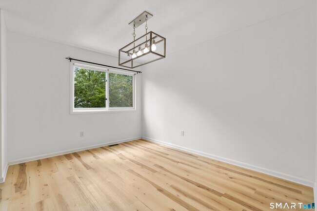 Building Photo - 27 Crows Nest Ln
