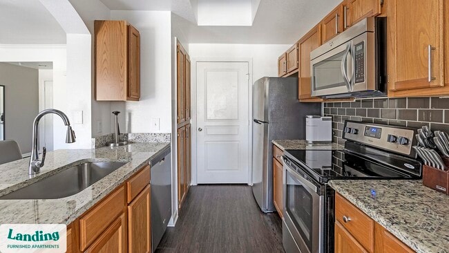 Building Photo - 1000 Henderson St