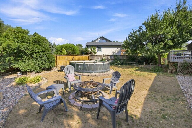 Building Photo - Beautiful 4BED/2BA Tri-Level Home in Widefield Country Club Heights