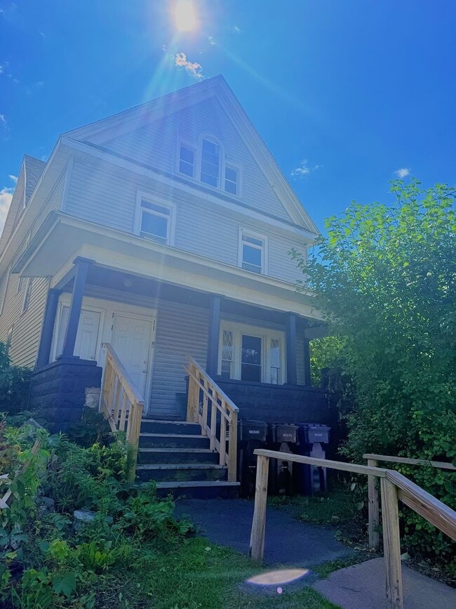 Building Photo - 1123 W Belden Ave