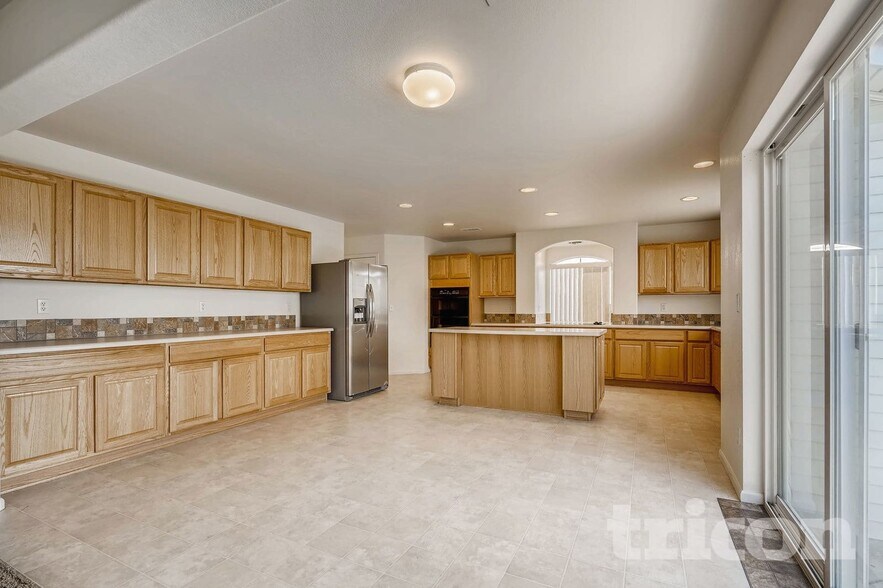 Building Photo - 11858 Idalia St