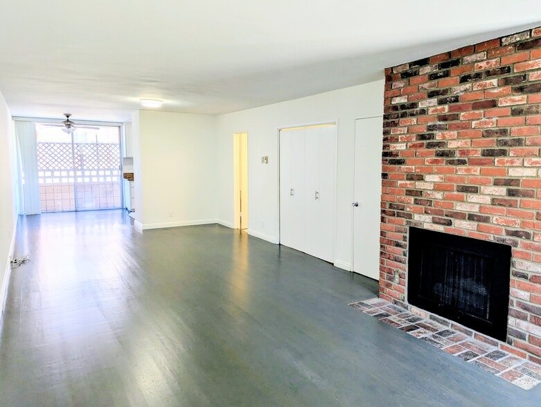 Living Area - 129 Marguerita Ave