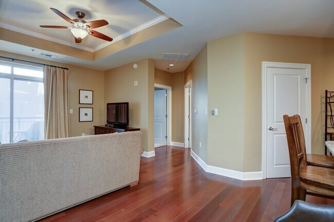 Building Photo - Luxurious One Bedroom Condo in Buckhead!