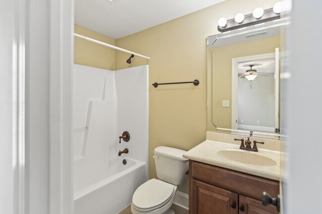 Building Photo - 1624 Brook Hollow Dr