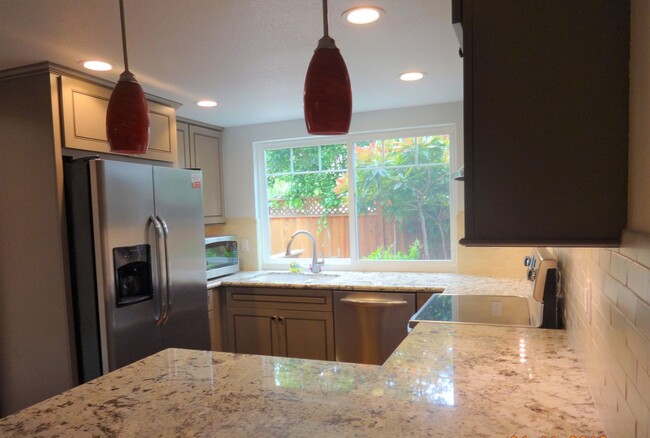 Building Photo - Beautiful Willow Glen 3 Bedroom 2.5 Bath E...