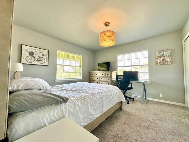 Building Photo - Simple & comfortable 2Beds/1Bath condo-liv...