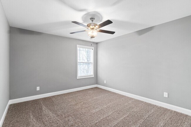 Building Photo - Pet Friendly Three Bedroom with Bonus!