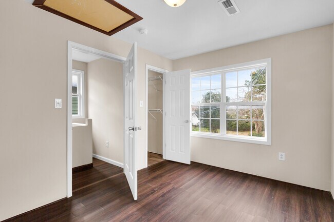 Building Photo - 708 2nd Ave