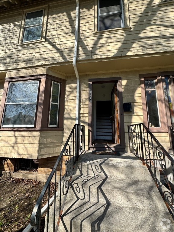 Building Photo - 1048 Monroe Ave