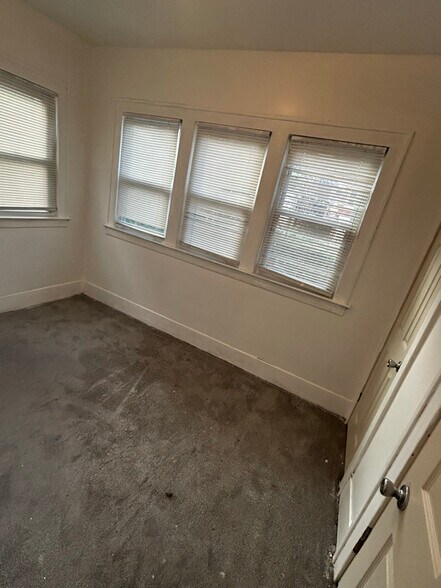 Building Photo - 4094 W Euclid St