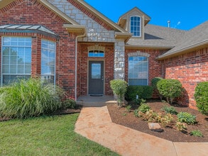 Building Photo - Lone Oak Ridge + Gated Community + 4 beds/2.5 Baths + Storm Shelter + Deer Creek Schools