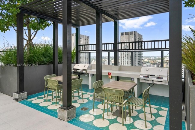 Building Photo - 11 NE 6th St