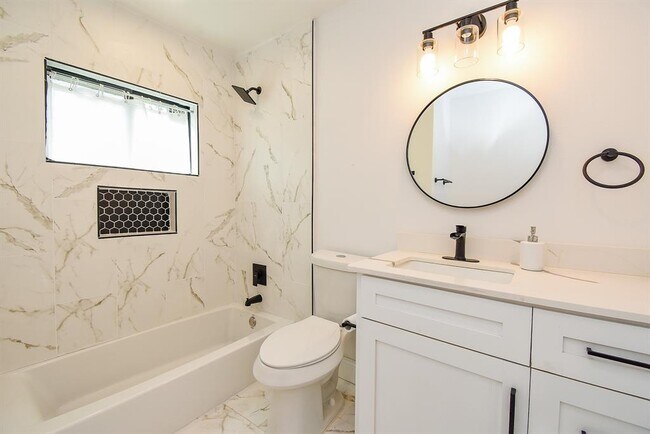 Building Photo - 5019 Stillbrooke Dr