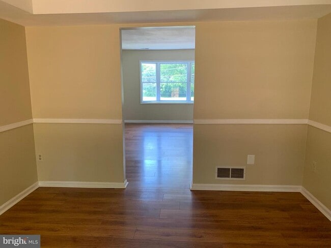 Building Photo - 249 Periwinkle Ave