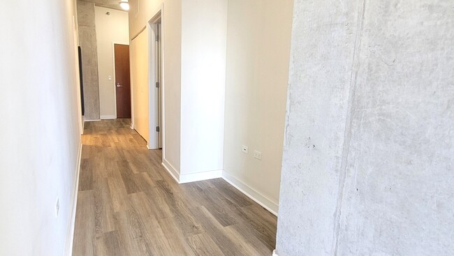 Building Photo - 235 W Van Buren St