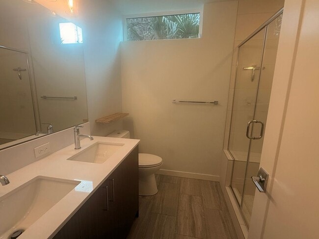 Building Photo - Capitol Hill Townhome