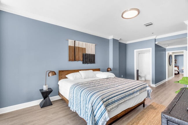 Building Photo - 6345 Collins Ave