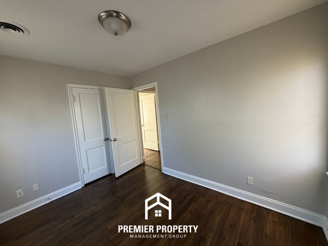 Building Photo - Charming 3-Bedroom Memphis Rental with Hardwood Floors & Fenced Backyard