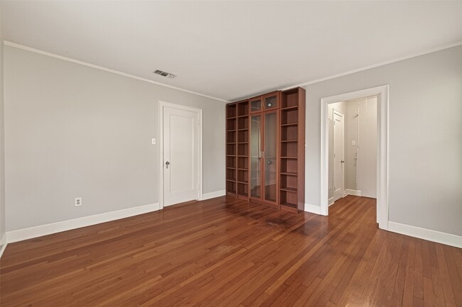 Building Photo - 7128 Staffordshire Blvd