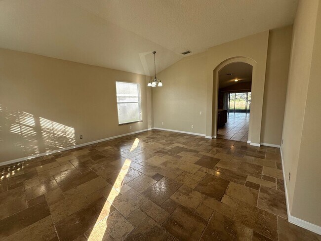 Building Photo - Beautiful Home Located in Great Community with all the Amenities.