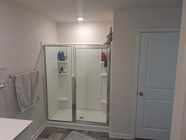 Building Photo - **HURRY!!! FREE RENT WITH AN OCTOBER MOVE ...